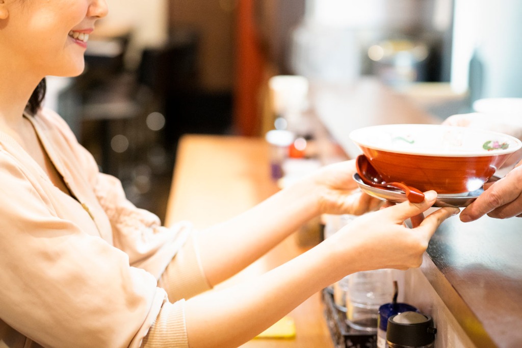 これまでにない<br />革新的なまぜそば、<br />ここに爆誕。<br />